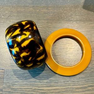 COSTUME JEWELRY - BANGLES